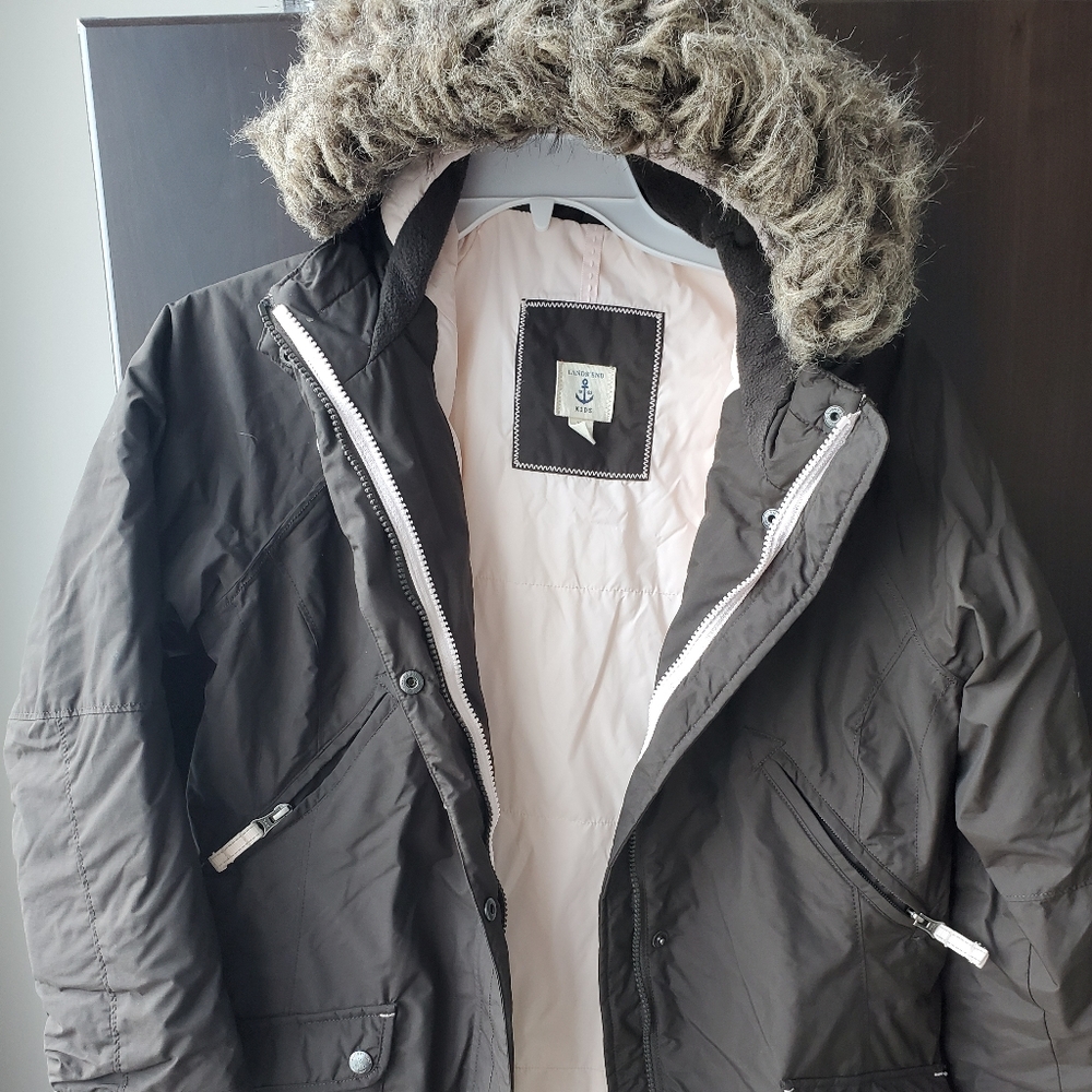 Lands End size kids 16 XL removeable fur from hood